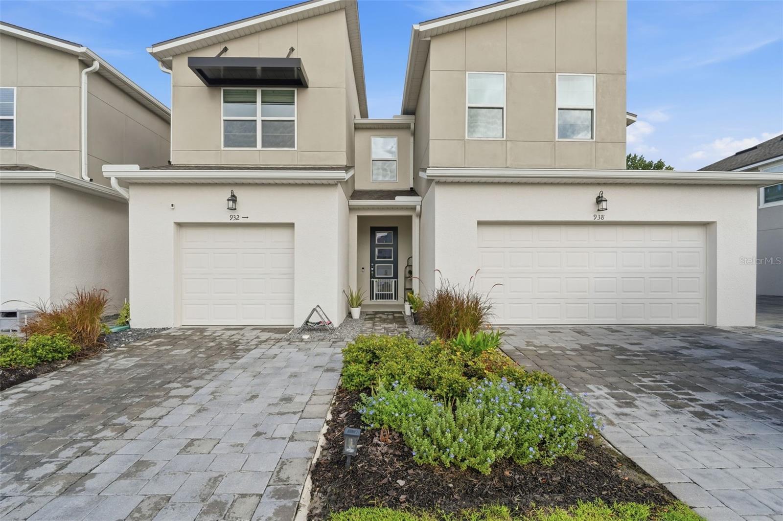 932 Spring Palms Loop Property Photo 3