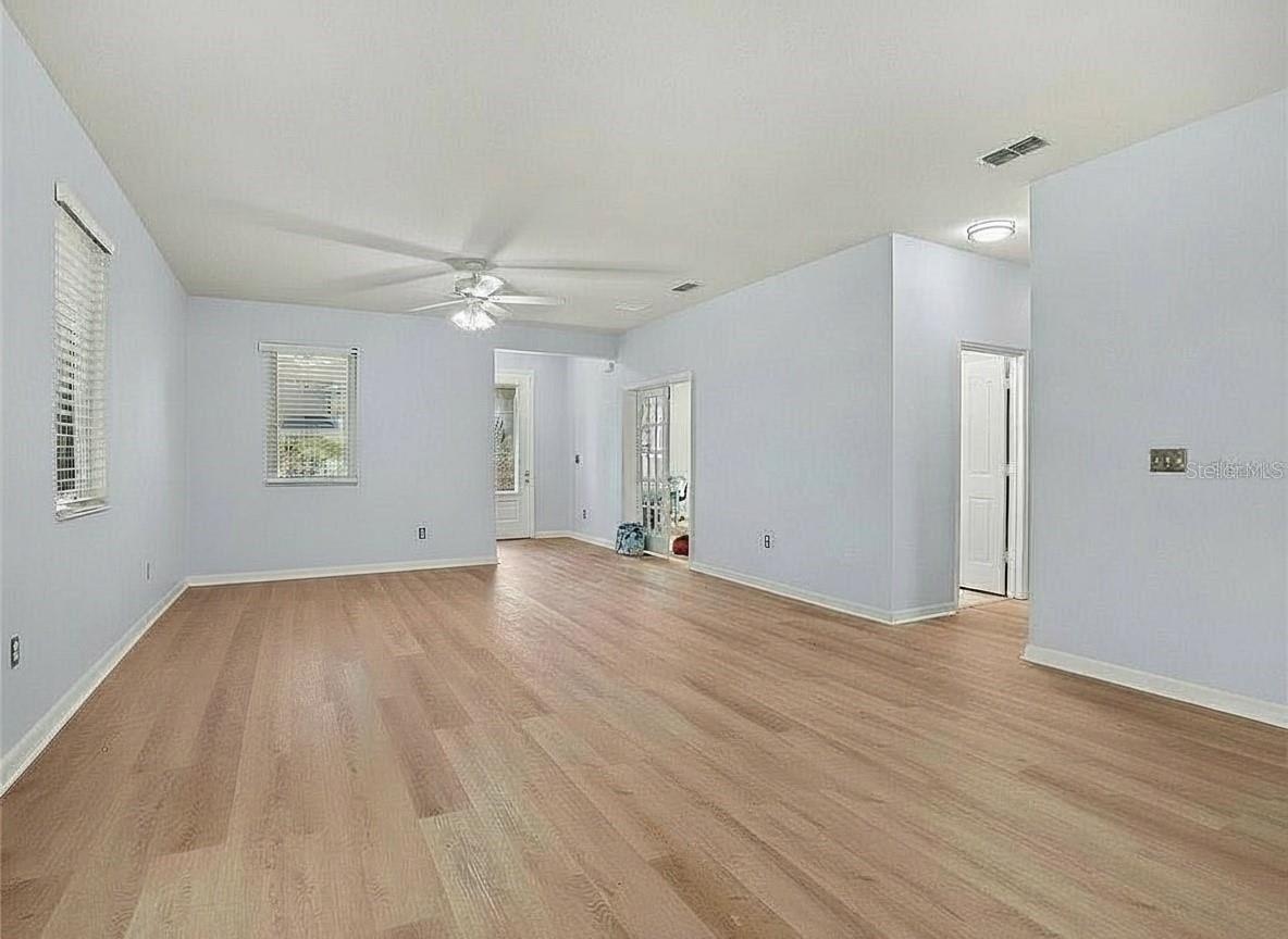 1565 Angler Ave Property Photo 8