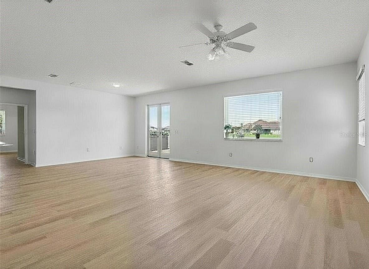 1565 Angler Ave Property Photo 10