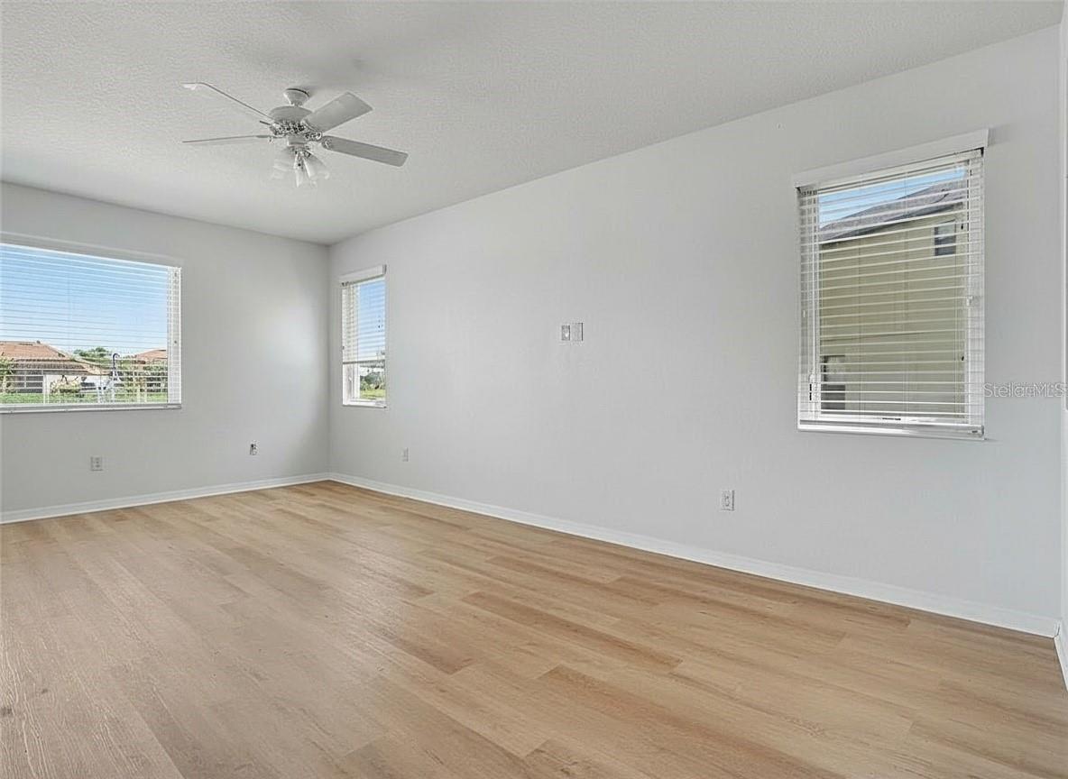 1565 Angler Ave Property Photo 24