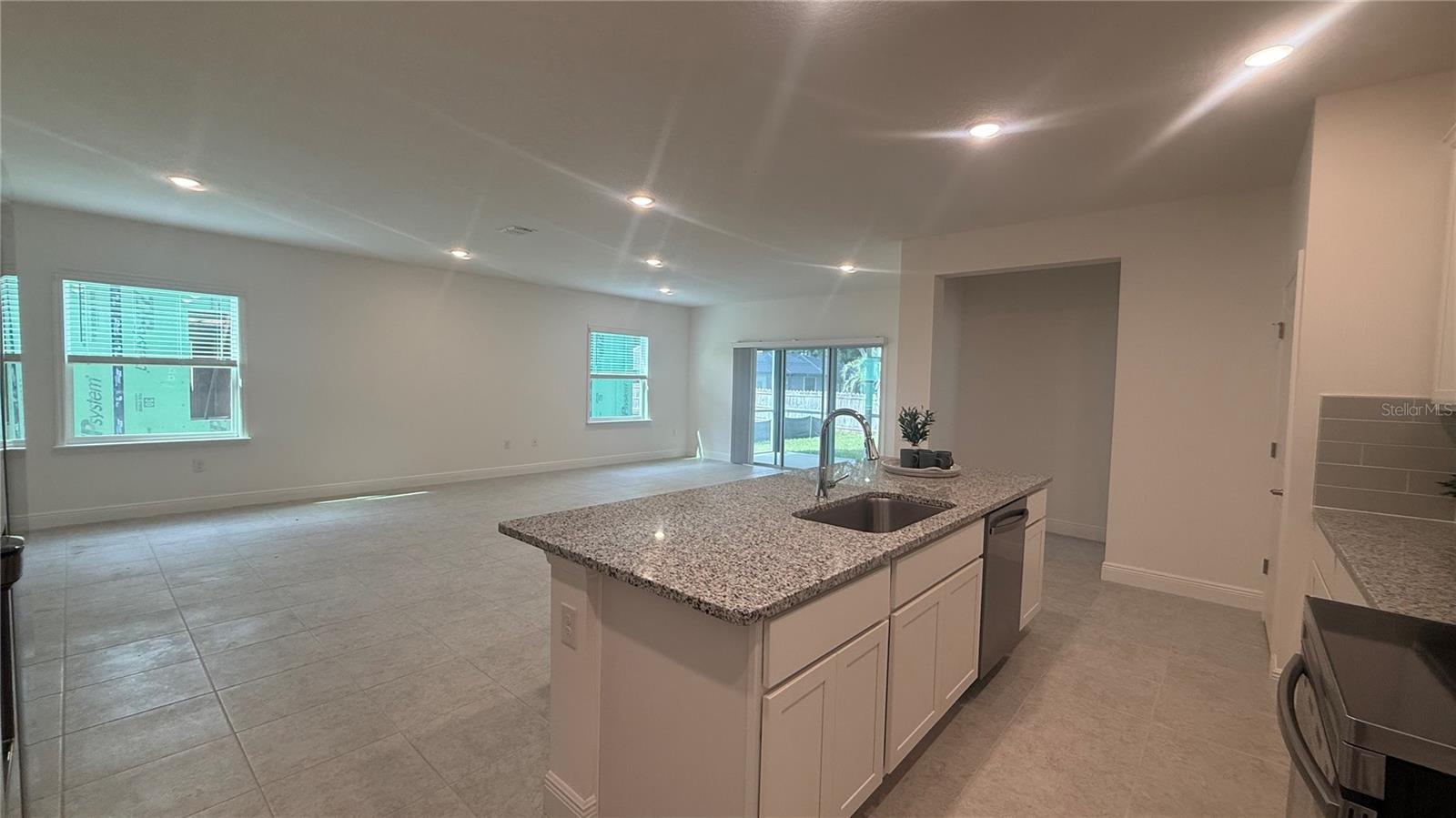 830 Sw 80th Way Property Photo 4