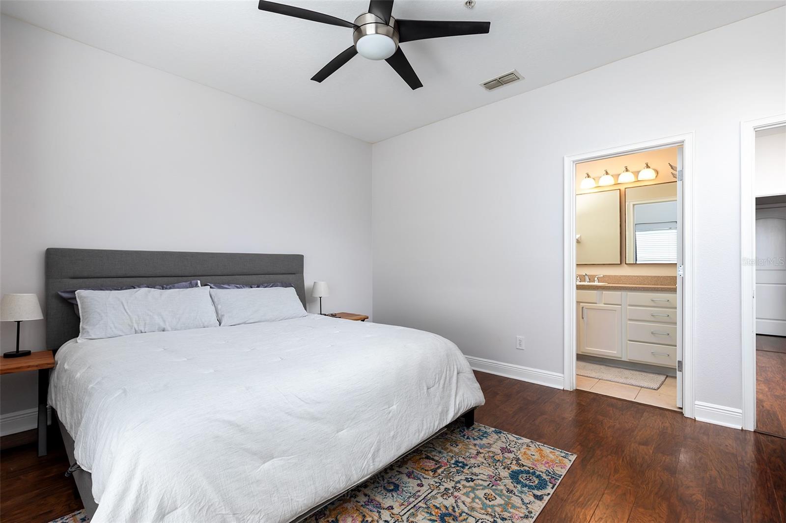 32 W Esther St #b Property Photo 8