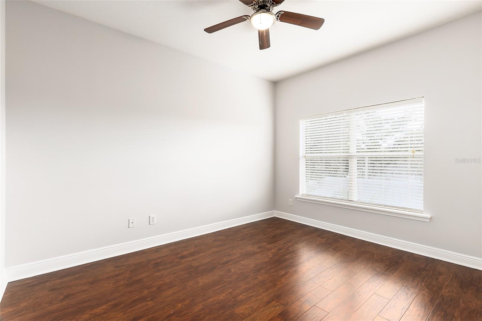 32 W Esther St #b Property Photo 10