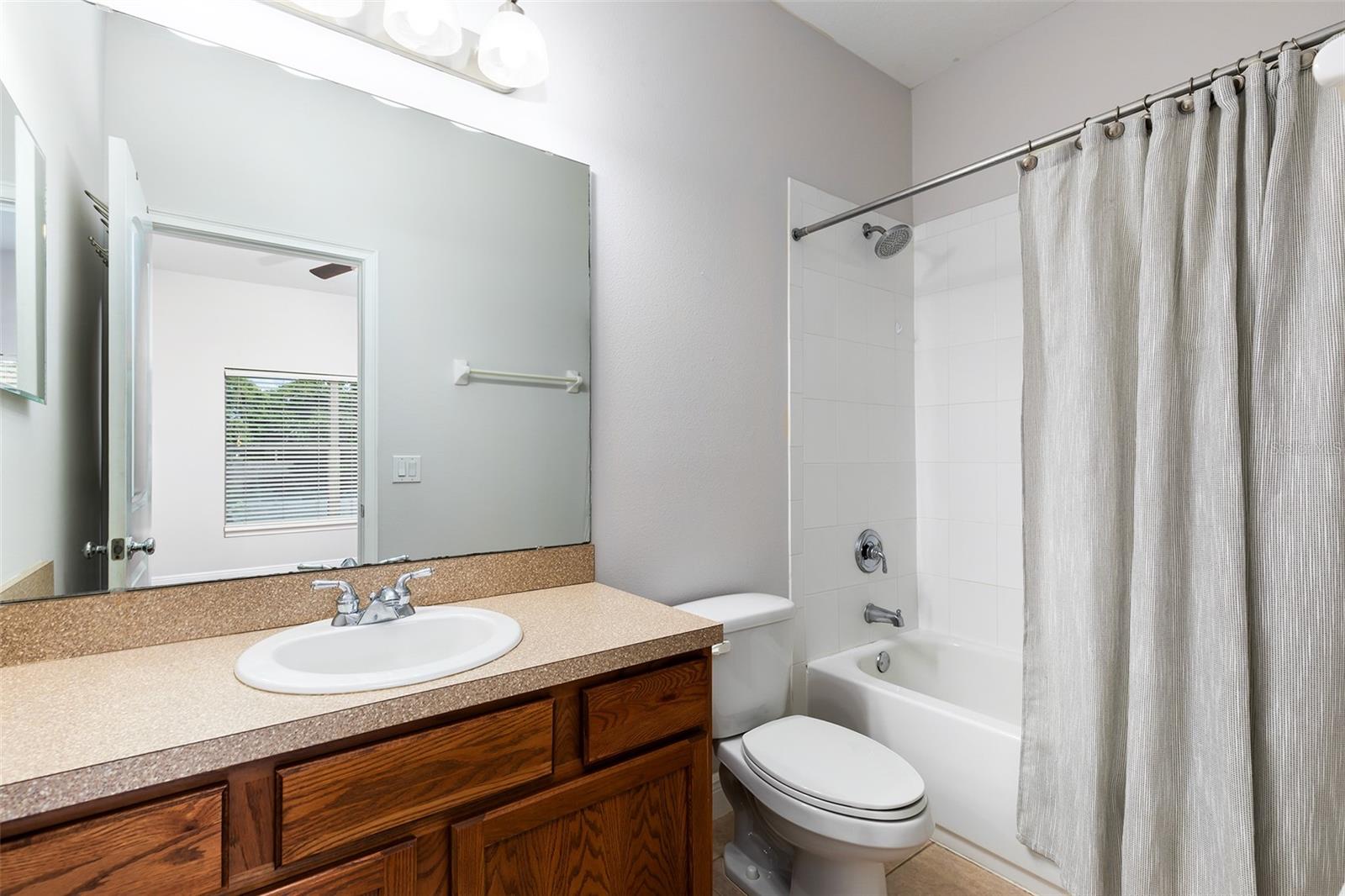 32 W Esther St #b Property Photo 11