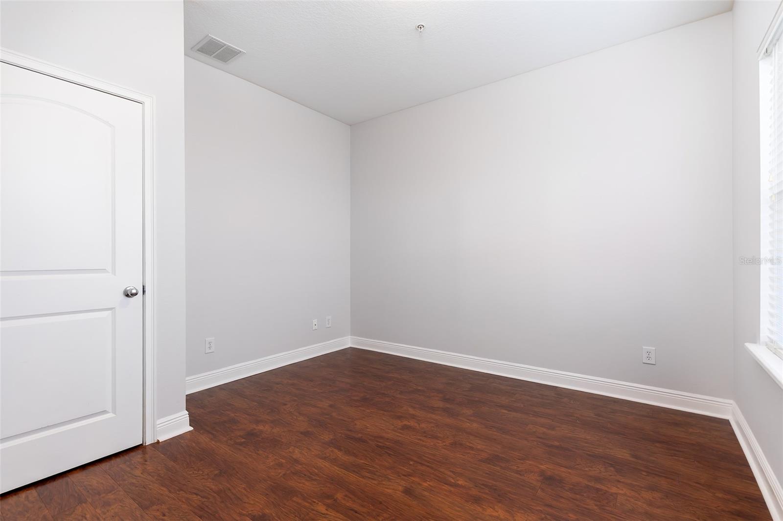 32 W Esther St #b Property Photo 12
