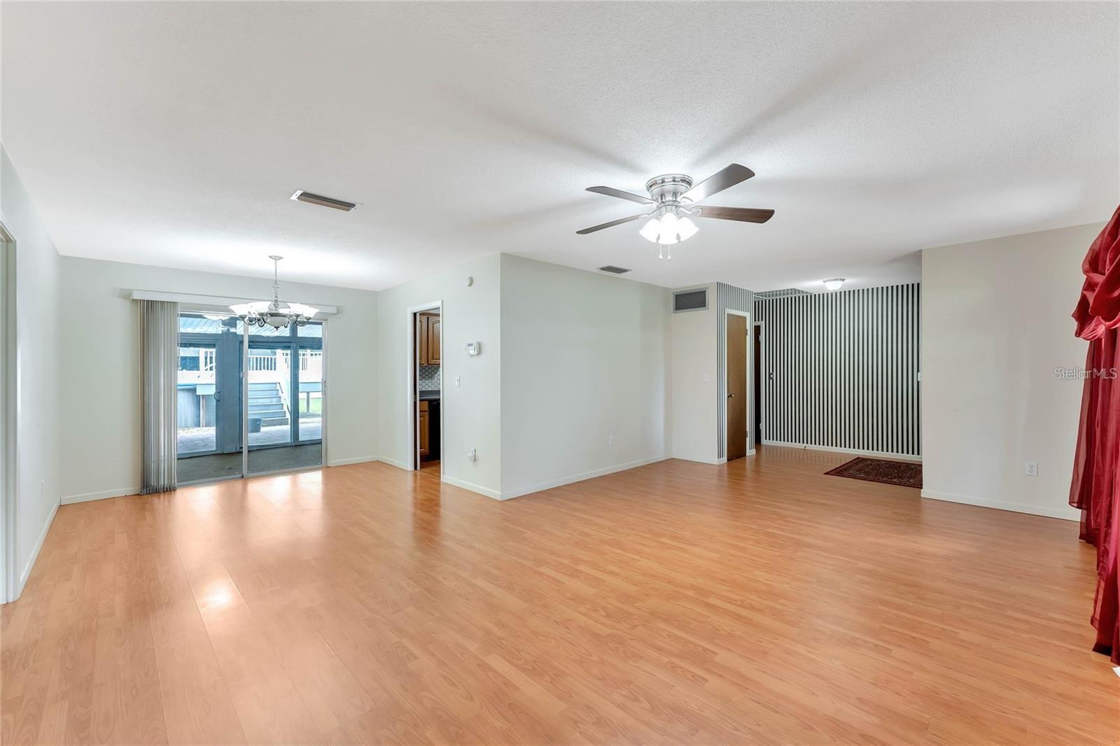 343 Michigan Ave Property Photo 8