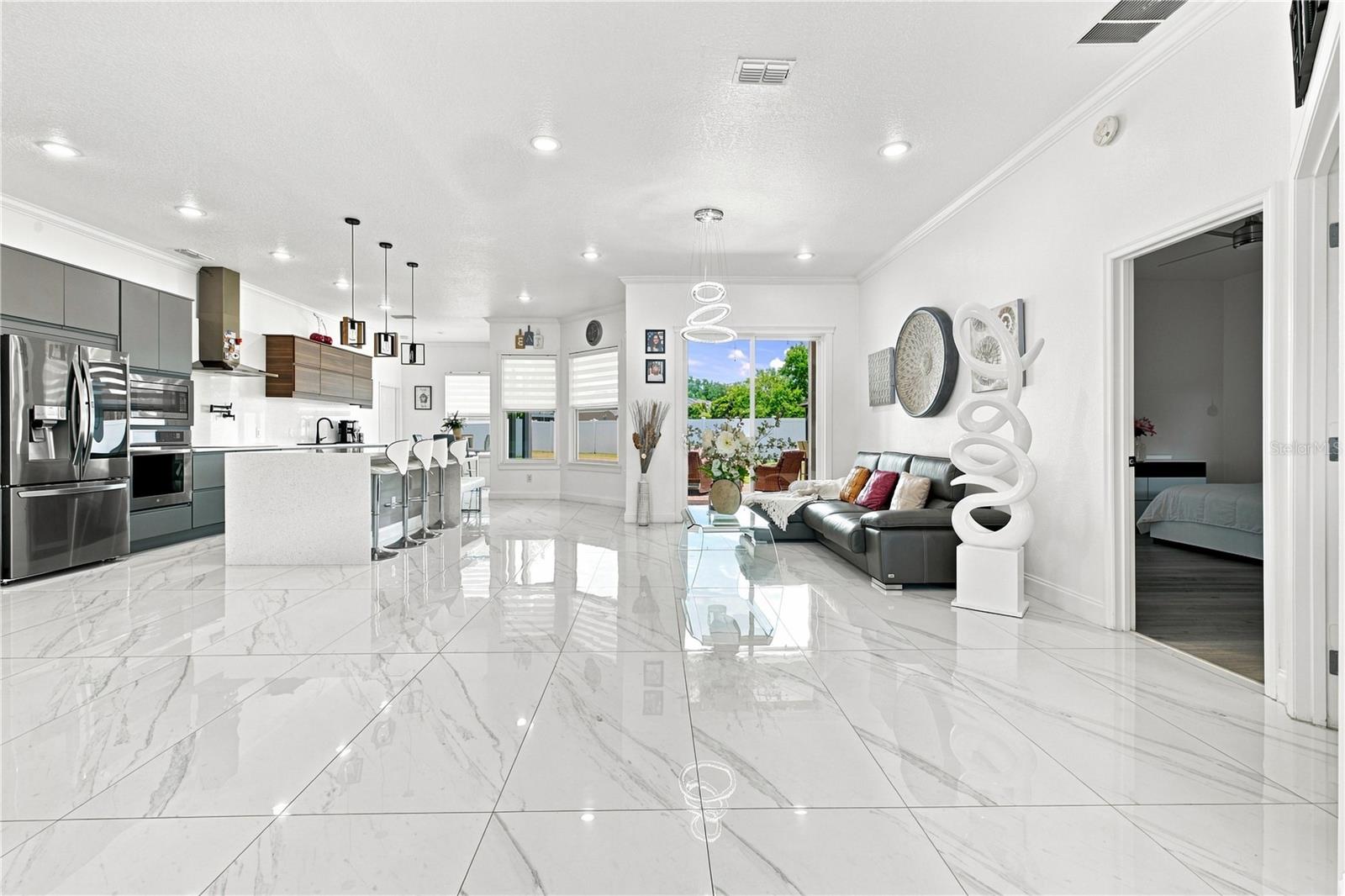 672 Cranebrook Ct Property Photo 6