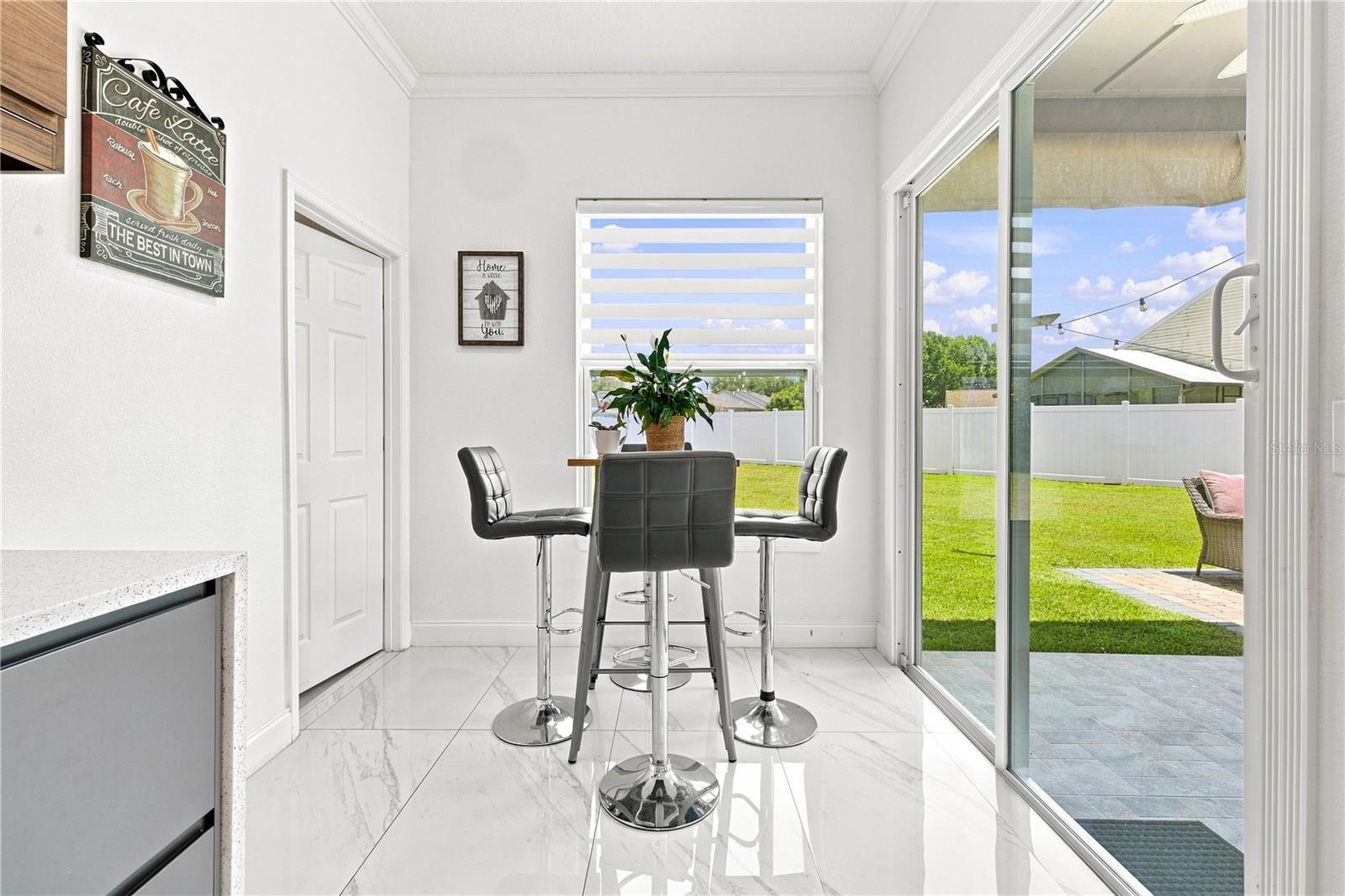 672 Cranebrook Ct Property Photo 12