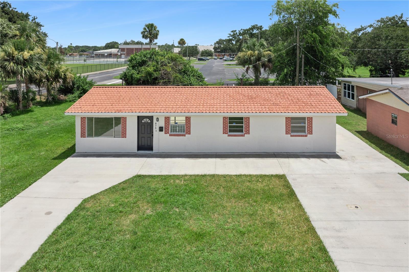 875 Loomis Ave Property Photo 1