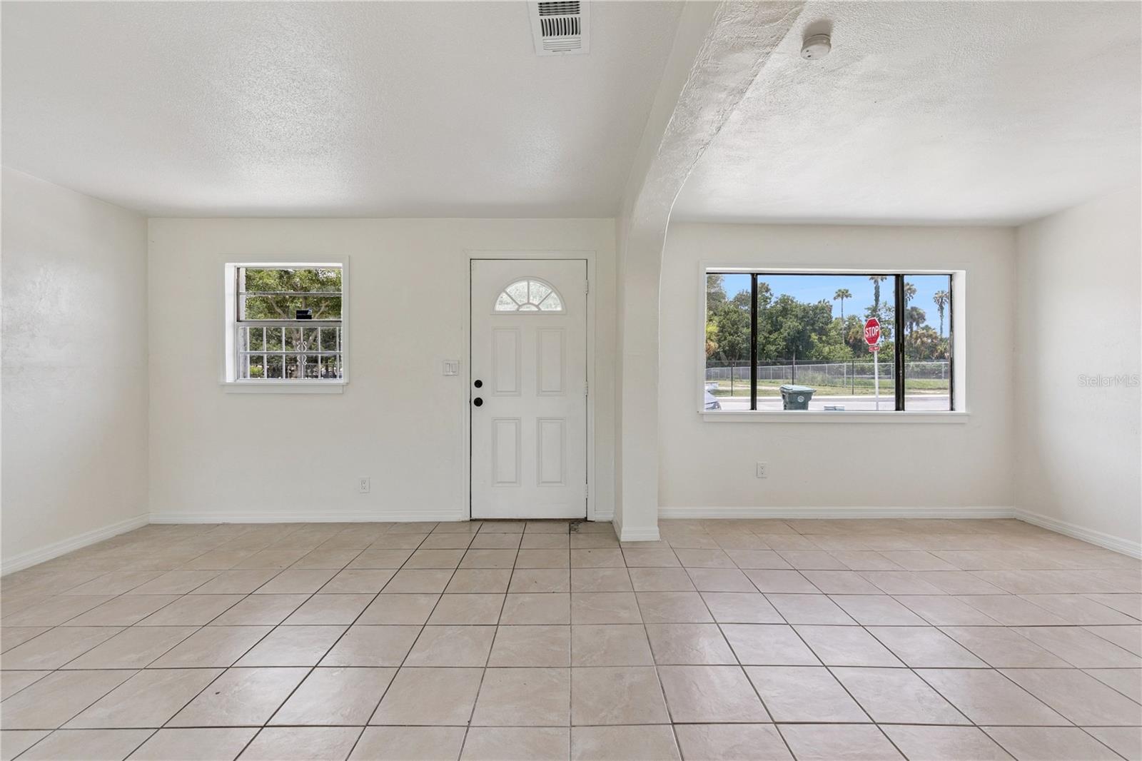 875 Loomis Ave Property Photo 2