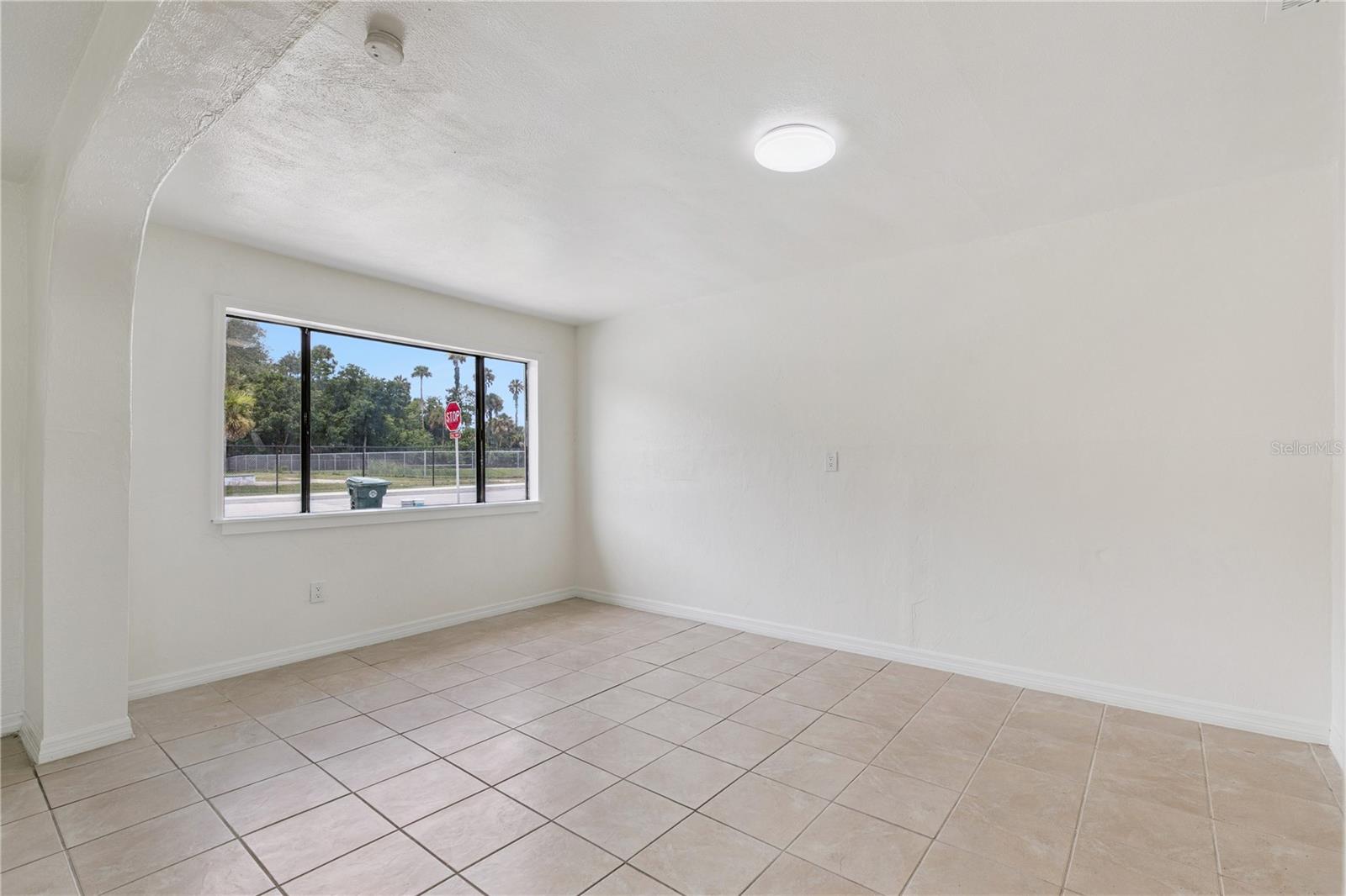 875 Loomis Ave Property Photo 3