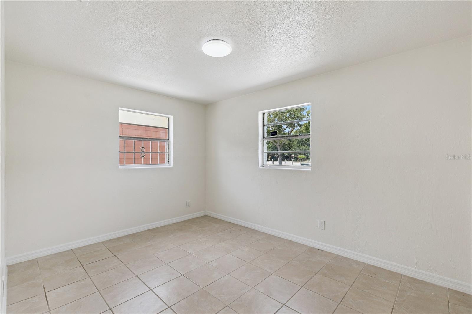 875 Loomis Ave Property Photo 12