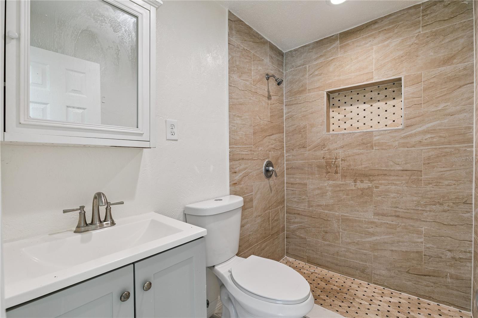 875 Loomis Ave Property Photo 14