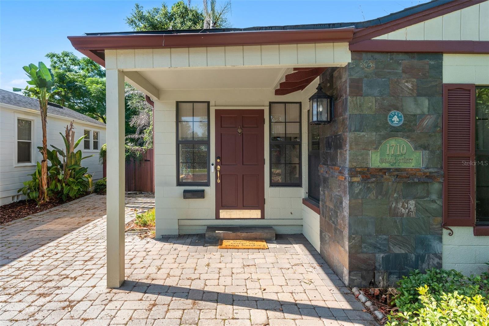 1710 Oregon St Property Photo 3