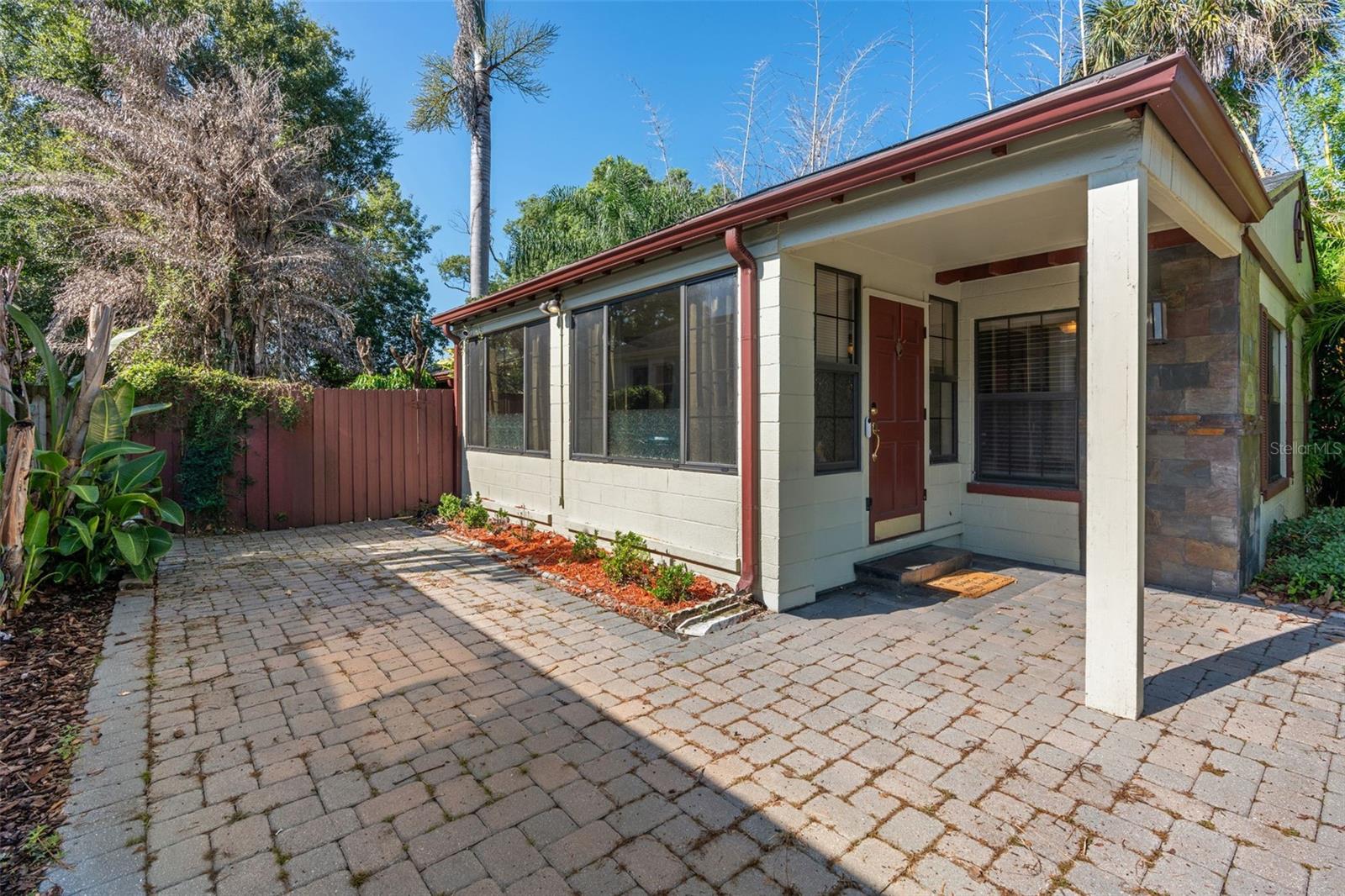 1710 Oregon St Property Photo 4