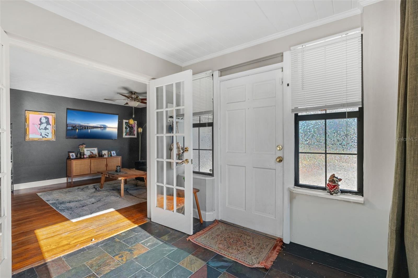 1710 Oregon St Property Photo 6
