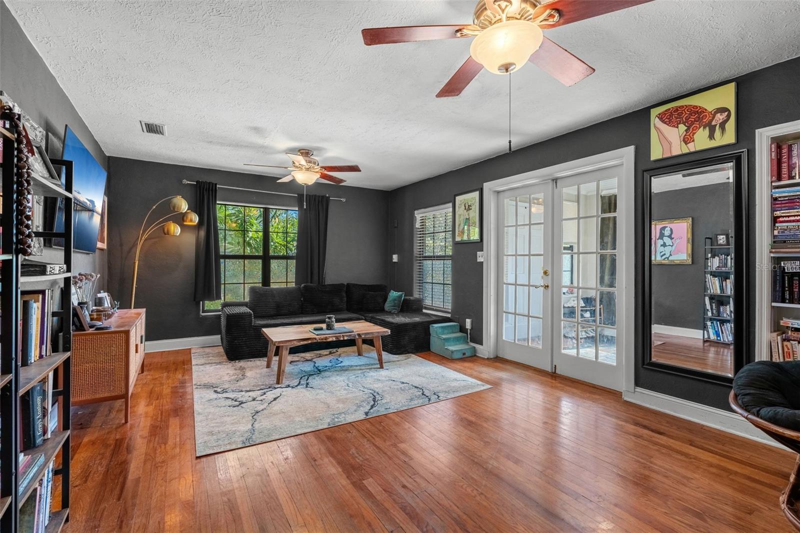 1710 Oregon St Property Photo 8