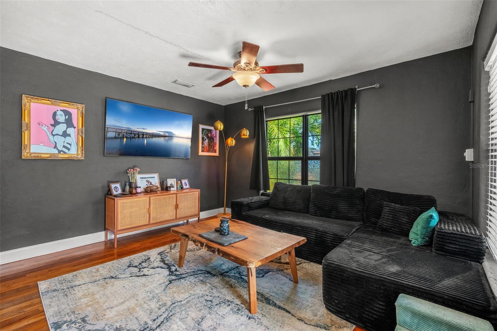 1710 Oregon St Property Photo 9