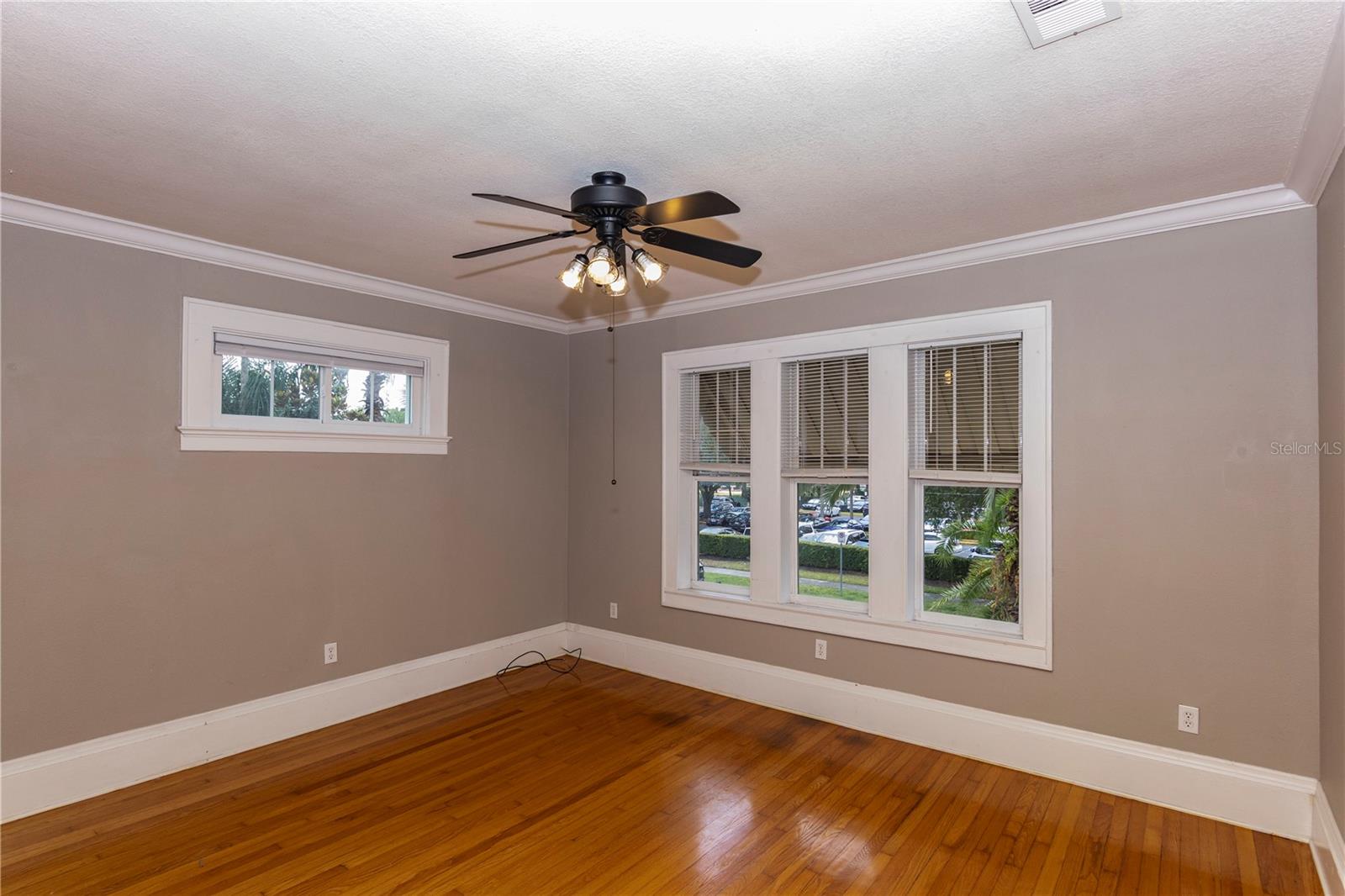 613 E Ridgewood St #5 Property Photo 6