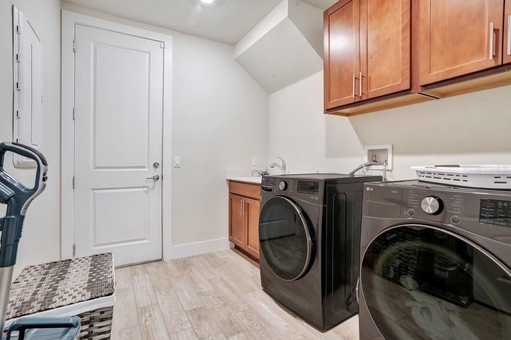 704 Fox Edge Ct Property Photo 43
