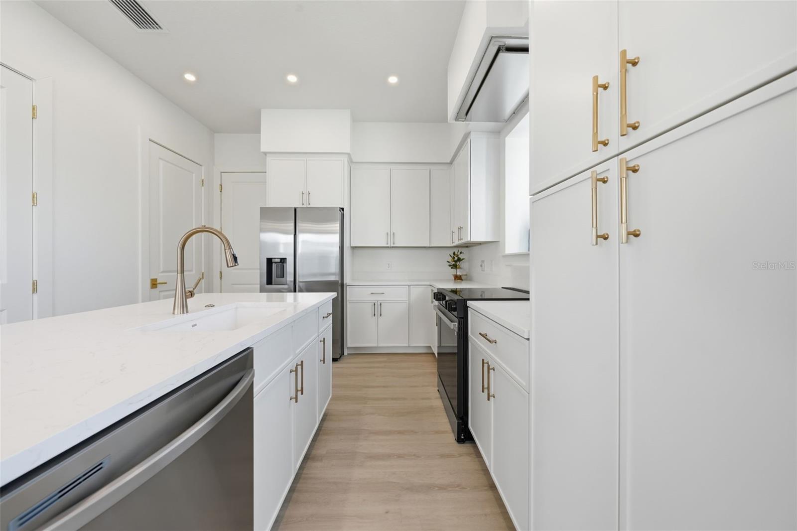 1603 Bryn Mawr St Property Photo 8