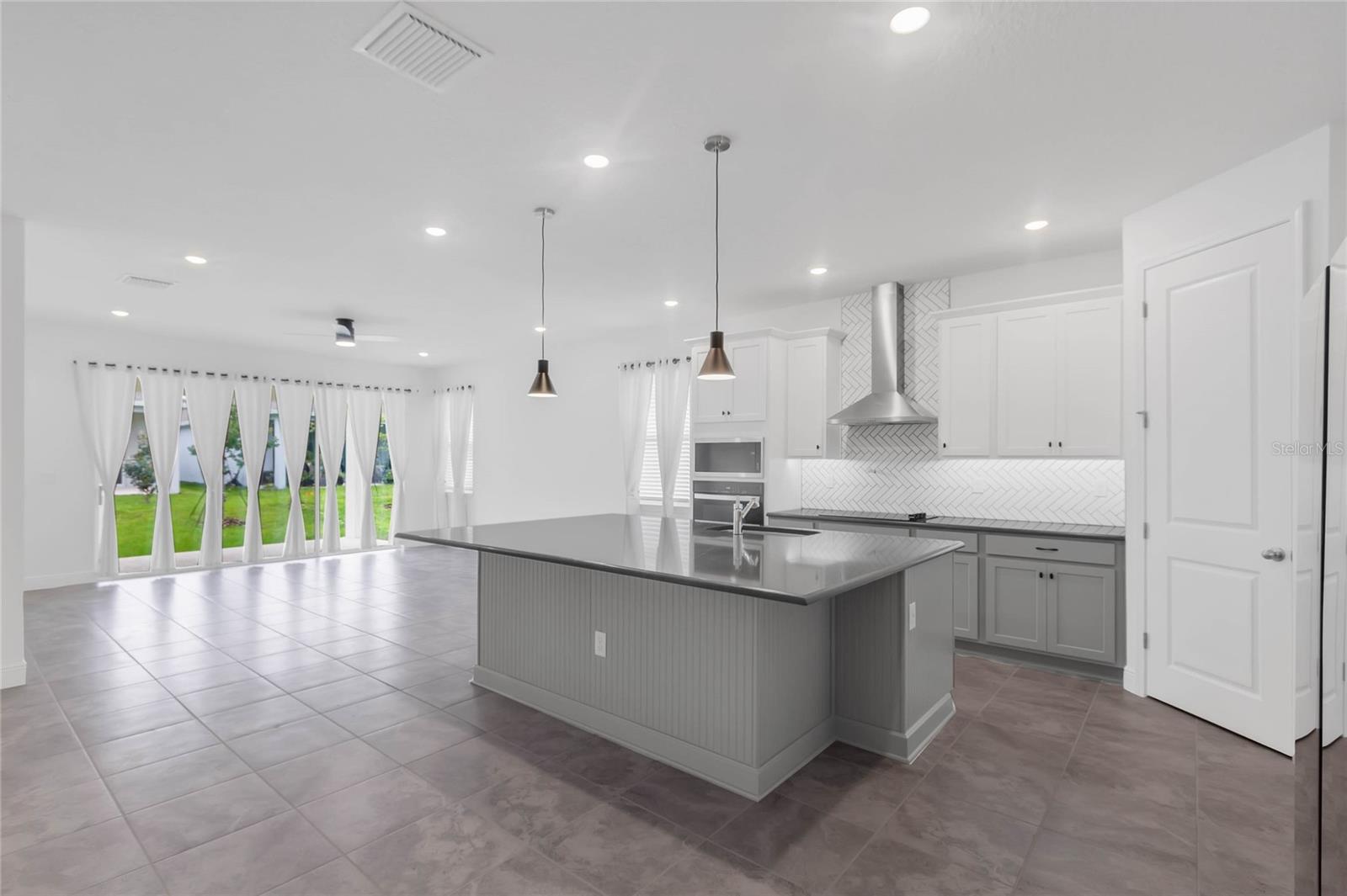 4518 Lions Gate Ave Property Photo 4
