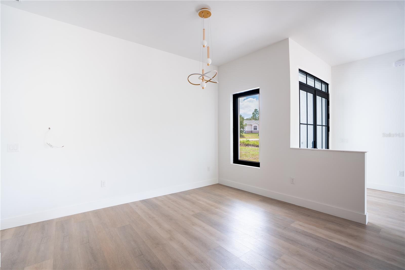13 Nemesia Ct E Property Photo 11