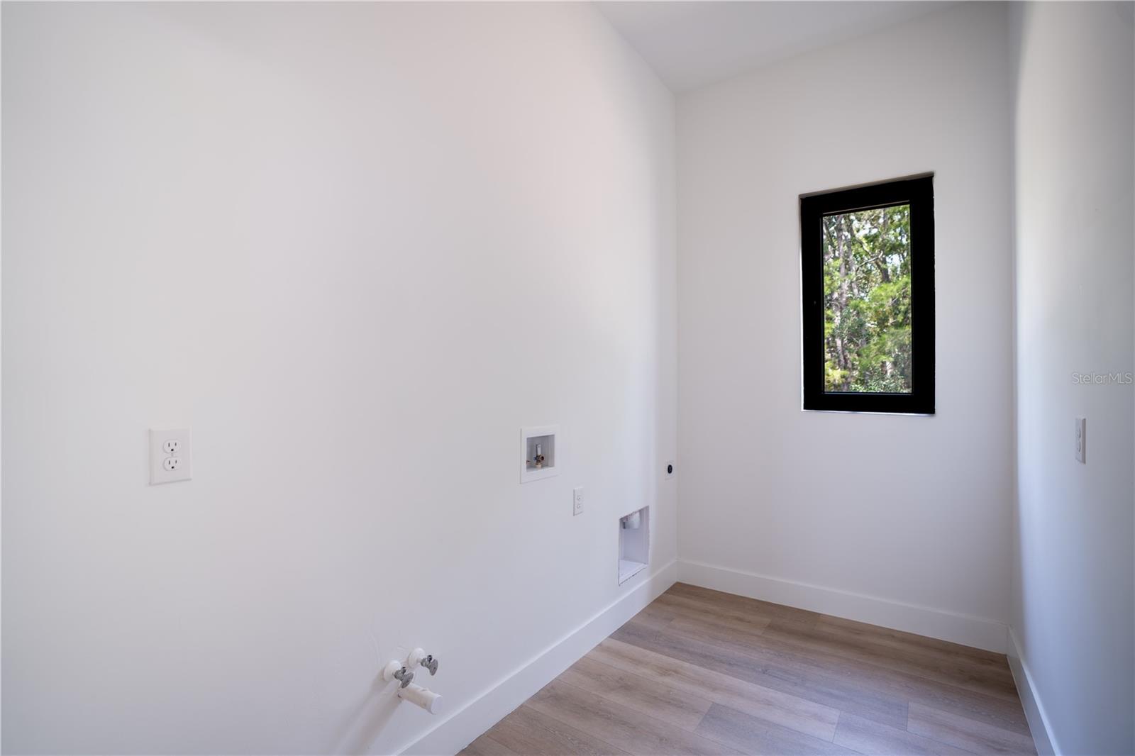 13 Nemesia Ct E Property Photo 16