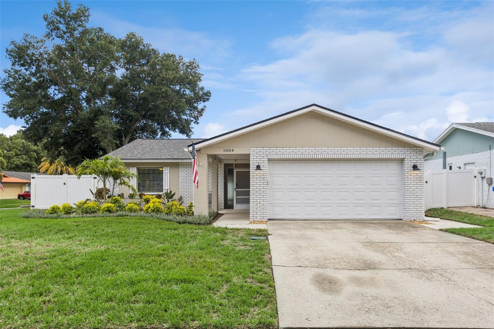 1004 Vineyard Ct Property Photo 1