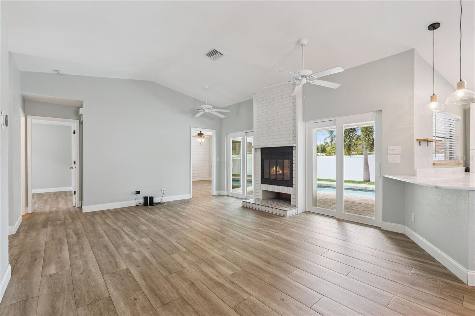 1004 Vineyard Ct Property Photo 8