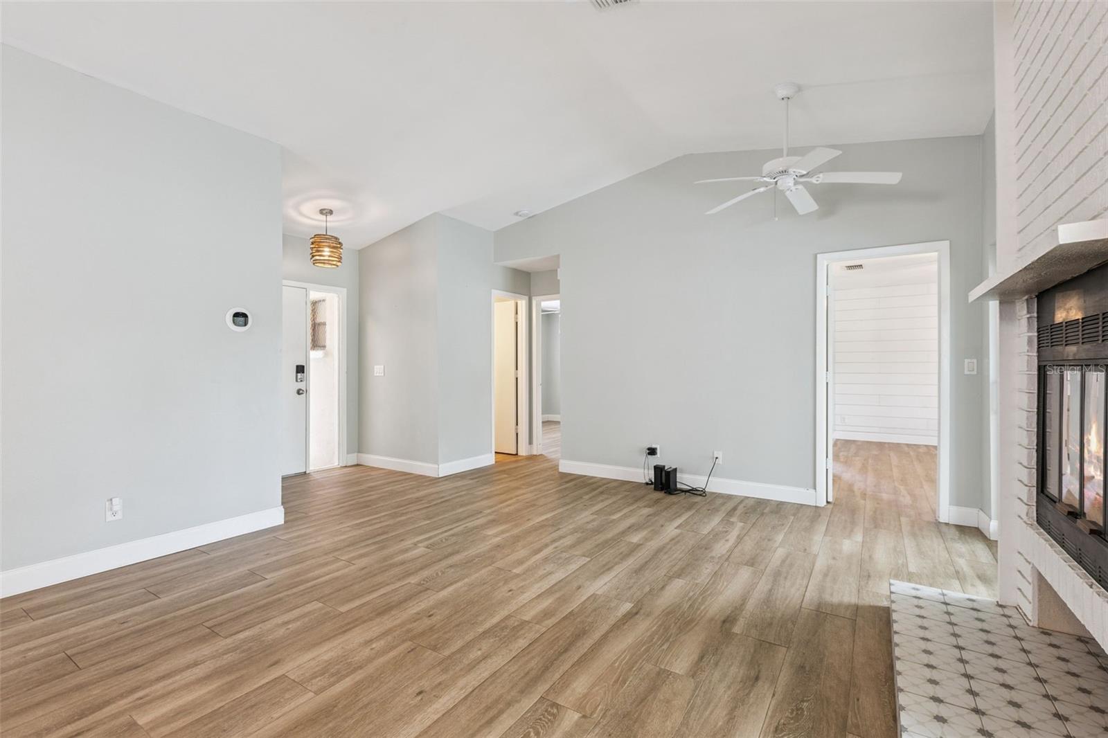 1004 Vineyard Ct Property Photo 9