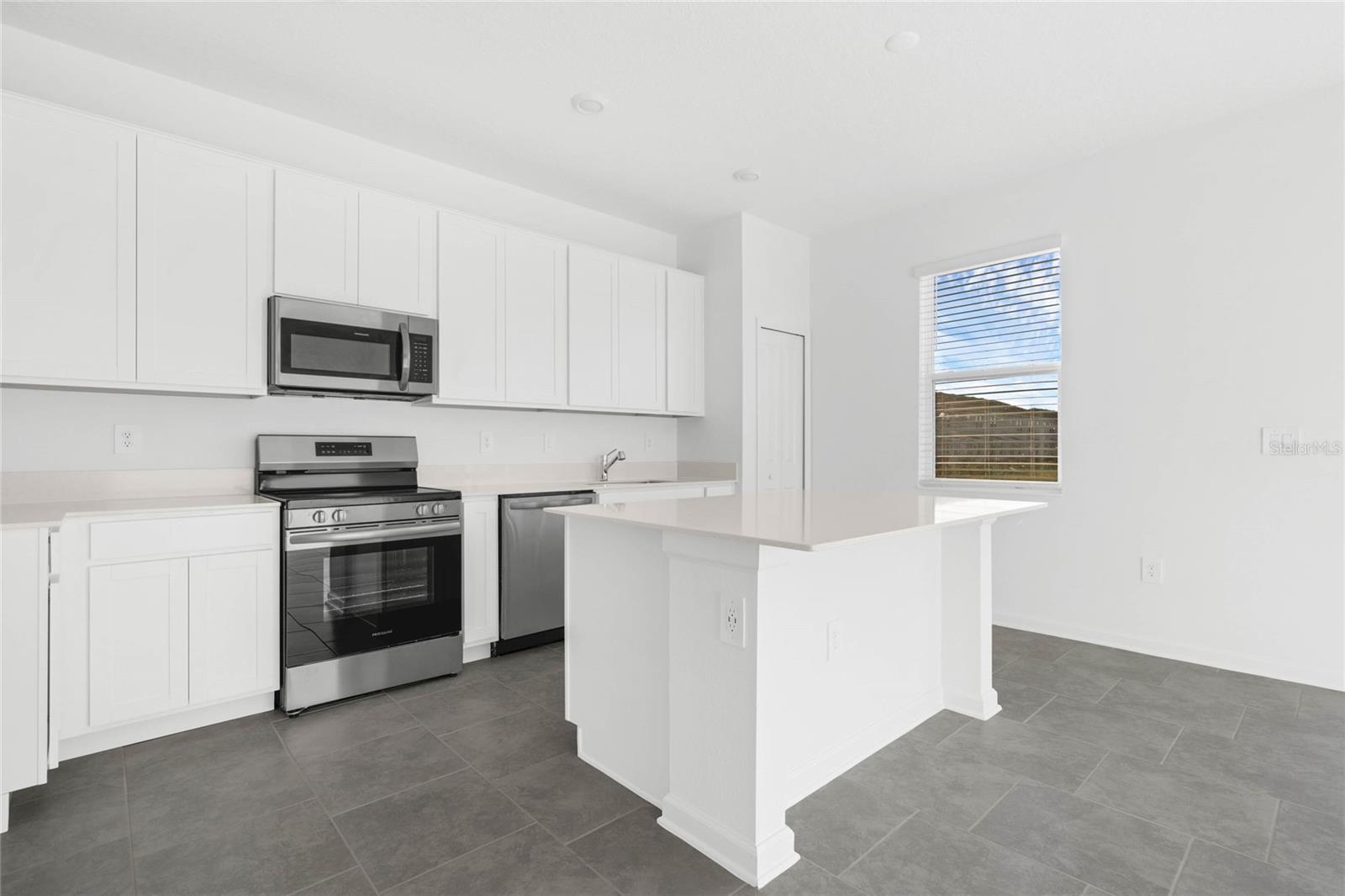 2788 Pierr St Property Photo 4