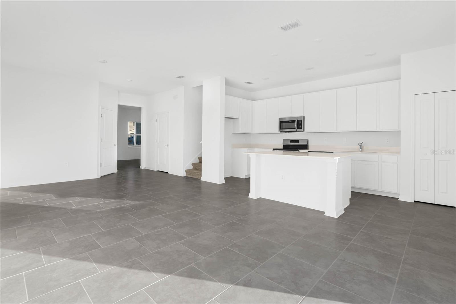2788 Pierr St Property Photo 6