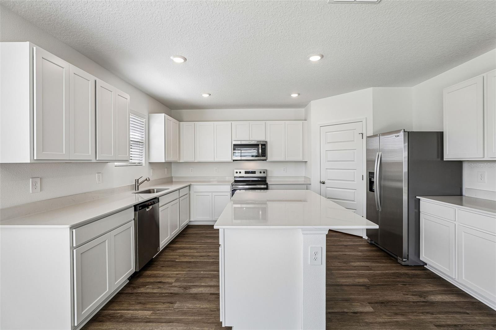 2486 Aveeno Ave Property Photo 4