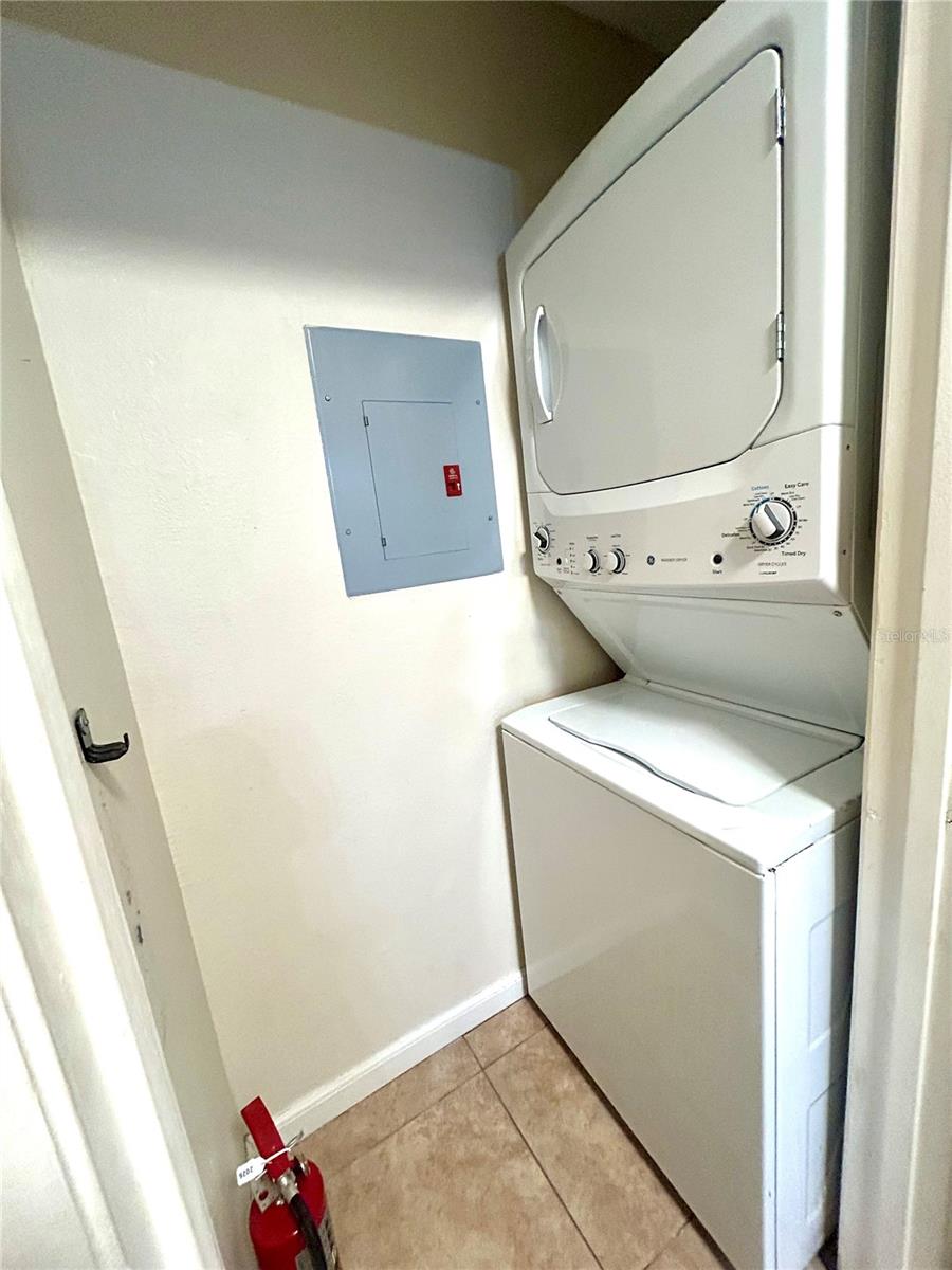 224 Afton Sq #203 Property Photo 10