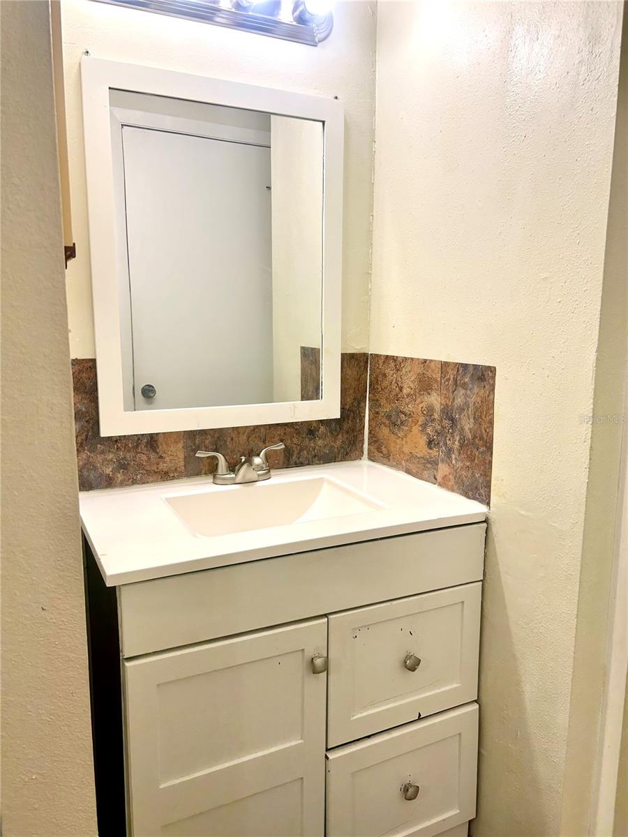 224 Afton Sq #203 Property Photo 16