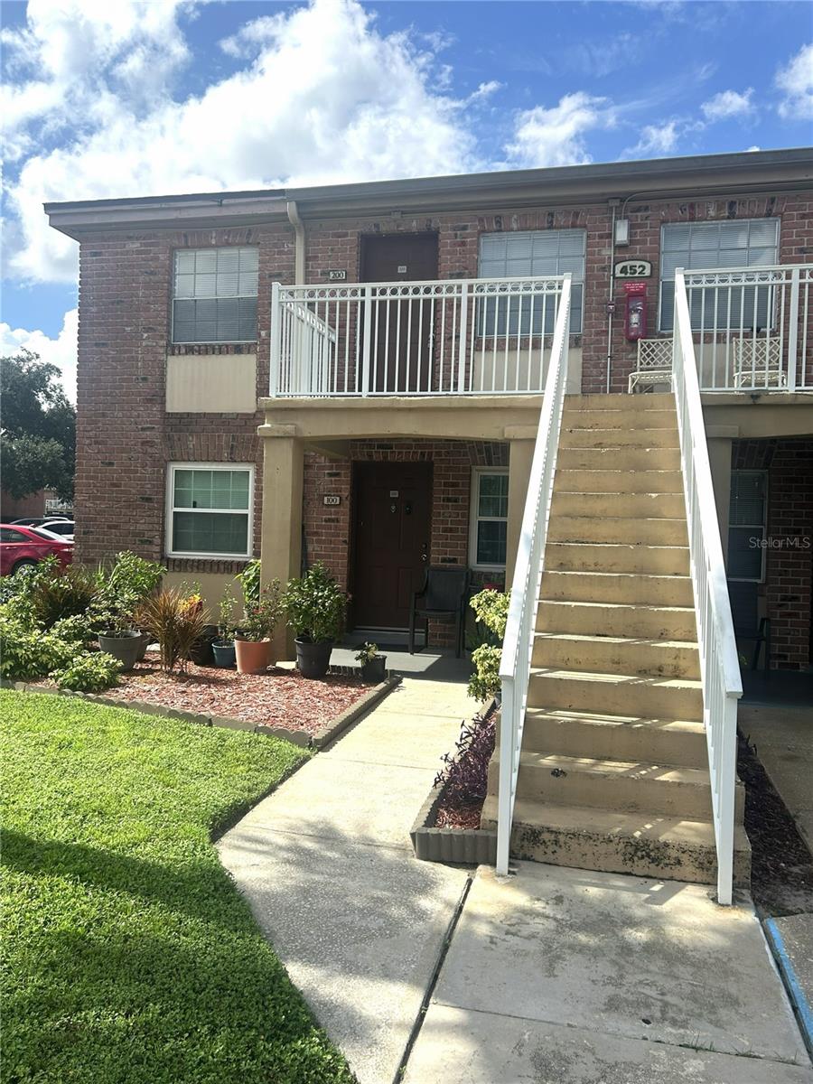 452 Banyon Tree Cir #200 Property Photo 1