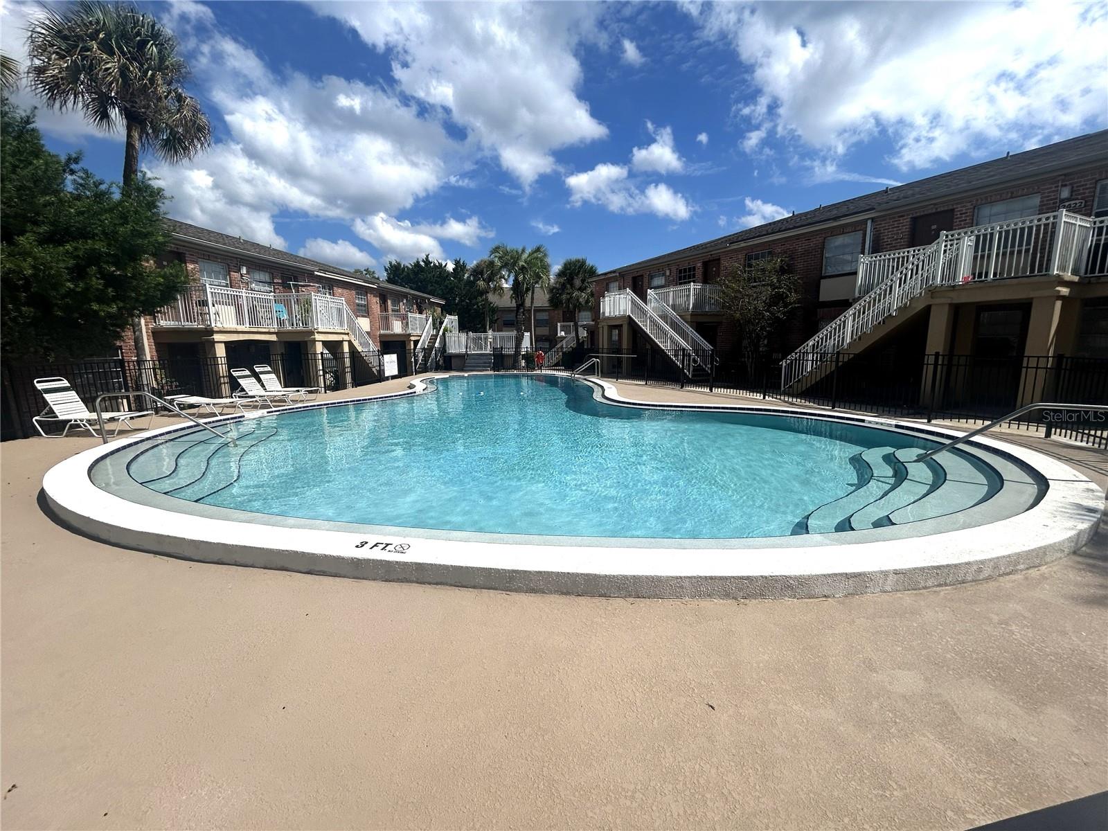 452 Banyon Tree Cir #200 Property Photo 3