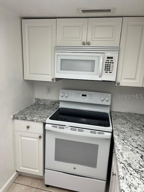 452 Banyon Tree Cir #200 Property Photo 4