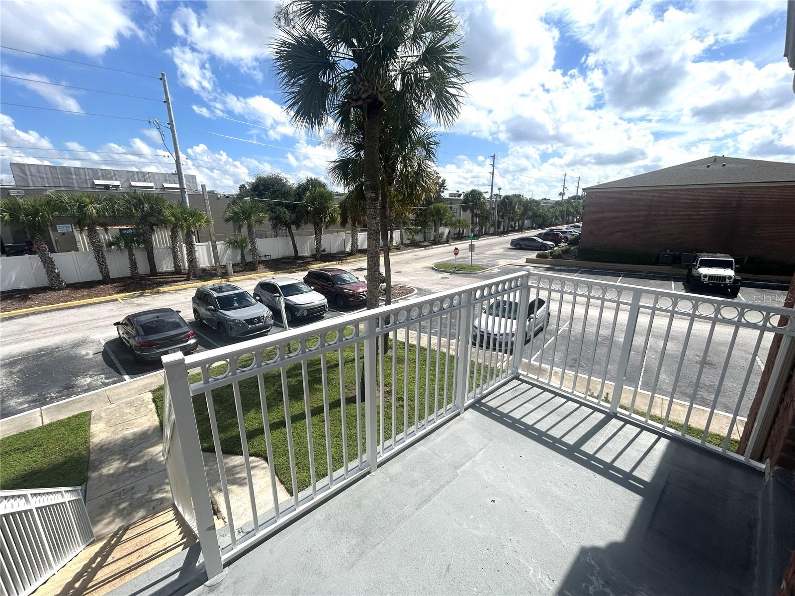 452 Banyon Tree Cir #200 Property Photo 4