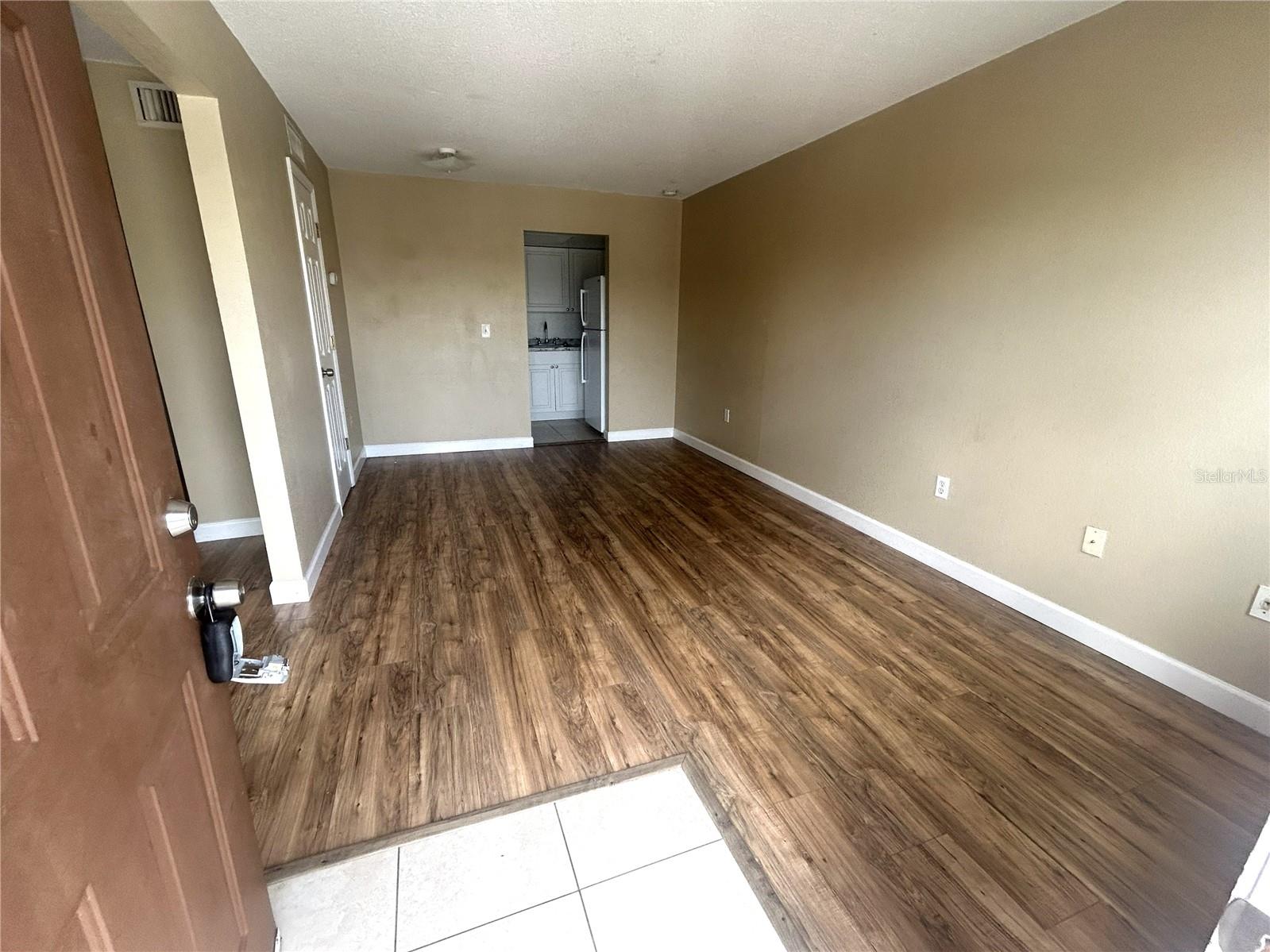 452 Banyon Tree Cir #200 Property Photo 5