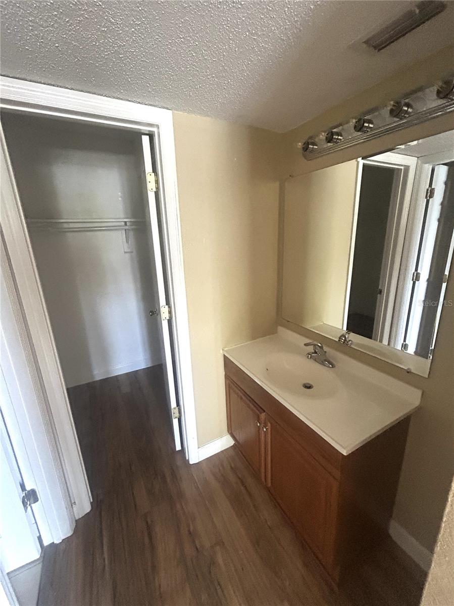 452 Banyon Tree Cir #200 Property Photo 8