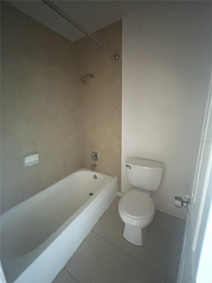 452 Banyon Tree Cir #200 Property Photo 9
