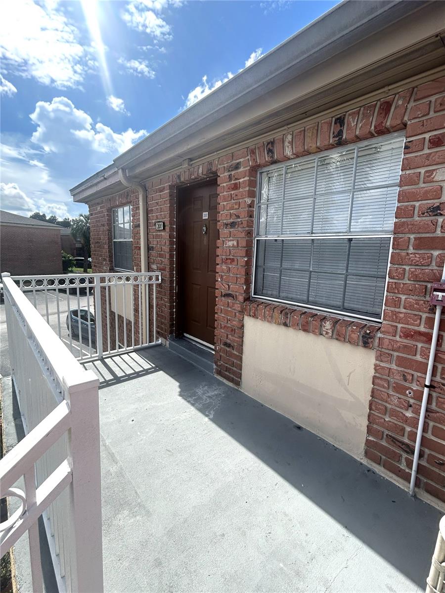 452 Banyon Tree Cir #200 Property Photo 12
