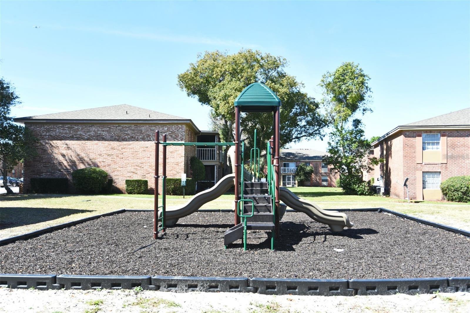 452 Banyon Tree Cir #200 Property Photo 16