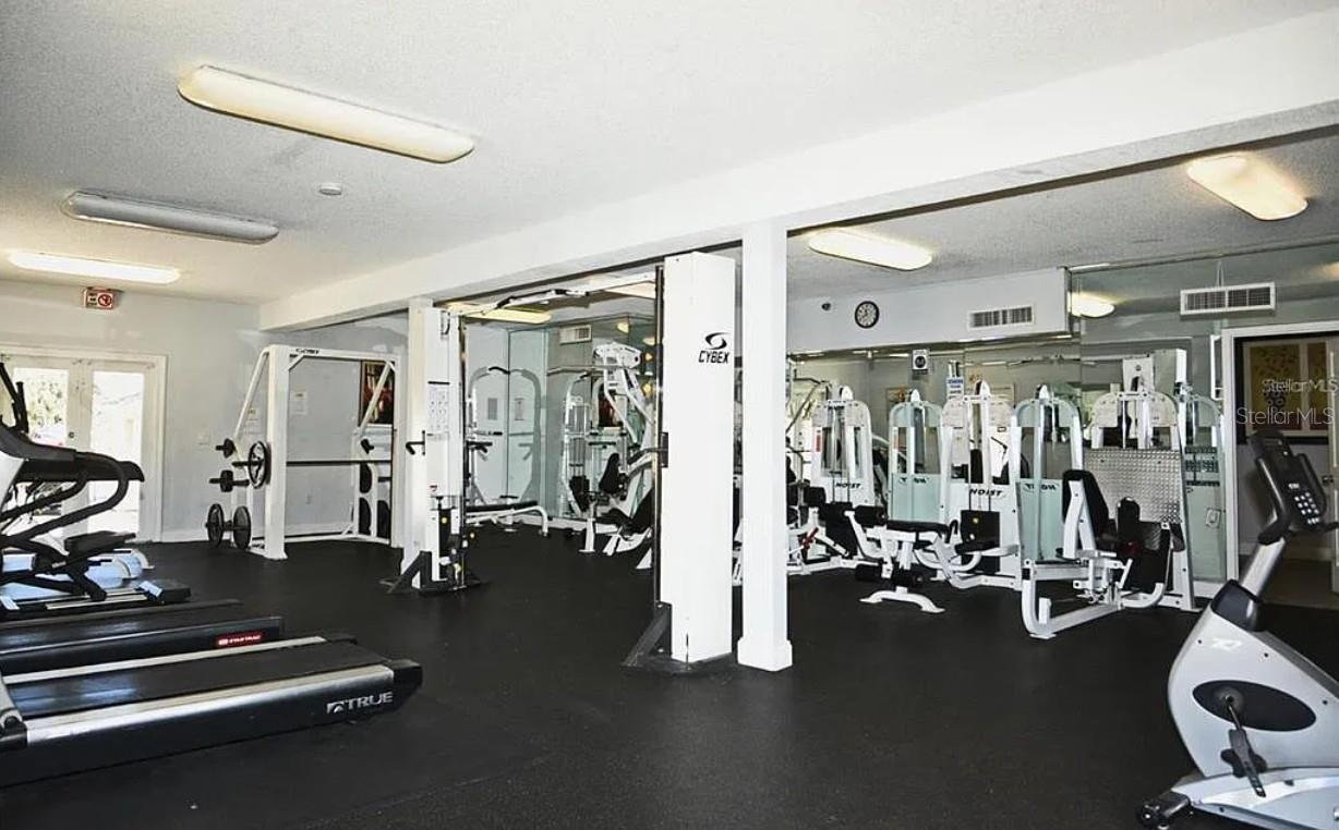 452 Banyon Tree Cir #200 Property Photo 17
