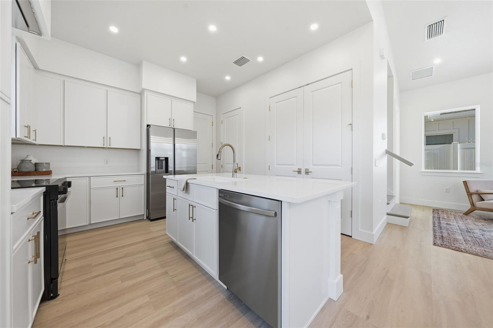 1605 Bryn Mawr St Property Photo 11