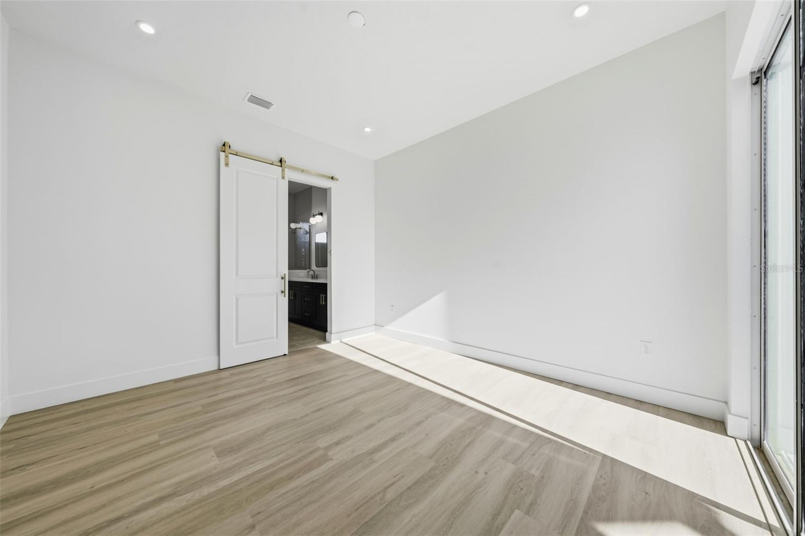 1605 Bryn Mawr St Property Photo 22