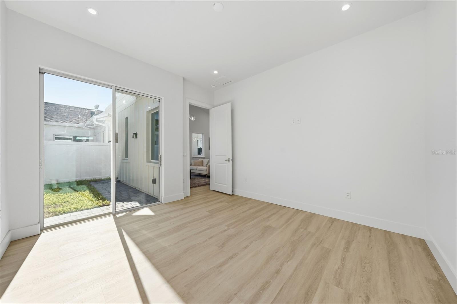 1605 Bryn Mawr St Property Photo 23