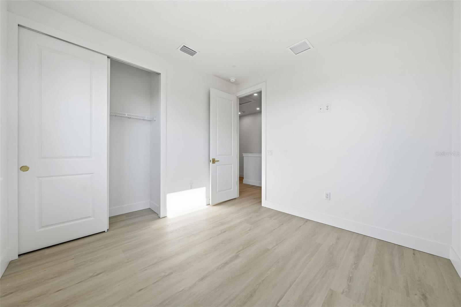 1605 Bryn Mawr St Property Photo 32